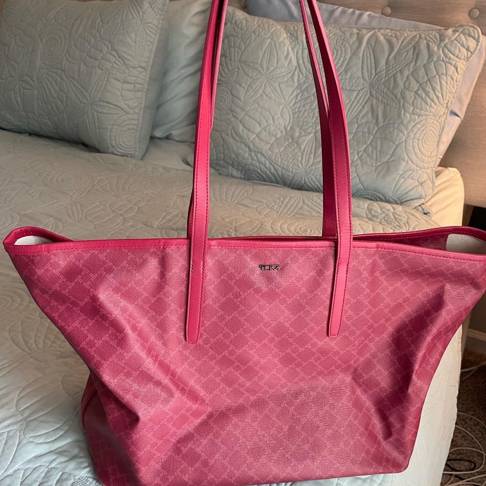 TUMI tote